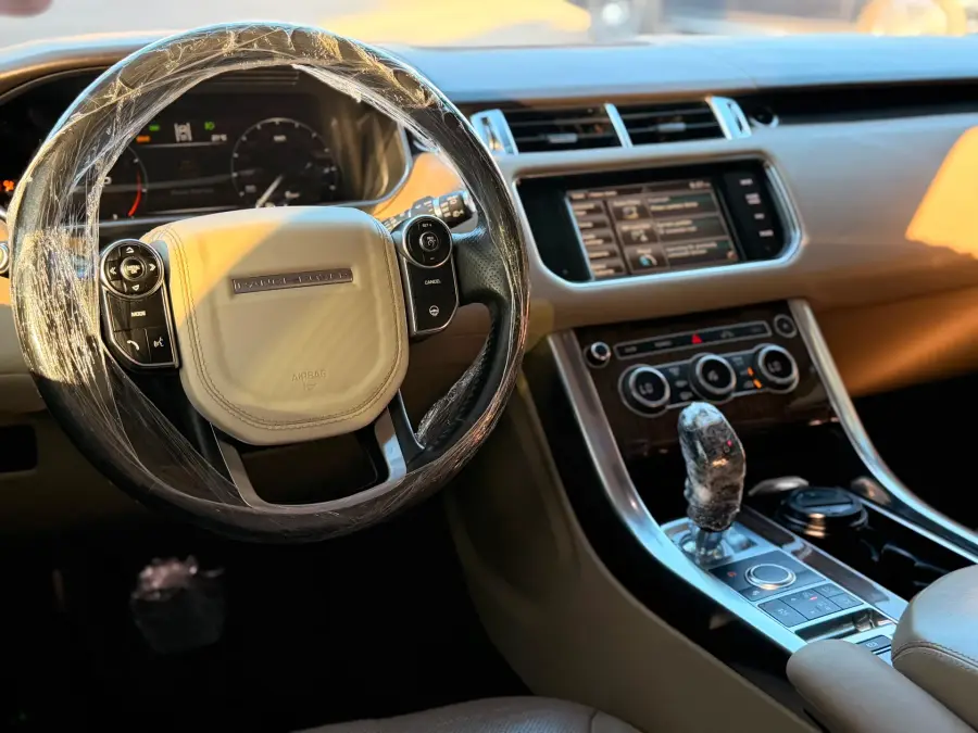 Rent 2019 Range Rover SUV in Silver — Ultimate Comfort for rent in Damascus, Syria — Range Rover — photo 6 of 7