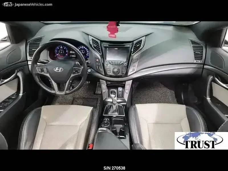 Rent 2016 Hyundai i40 in Kuala Lumpur — Comfortable Sedan — photo 4 of 4