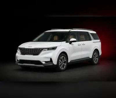 Kiralık Kia Carnival Beyaz 2022 Dubai'de