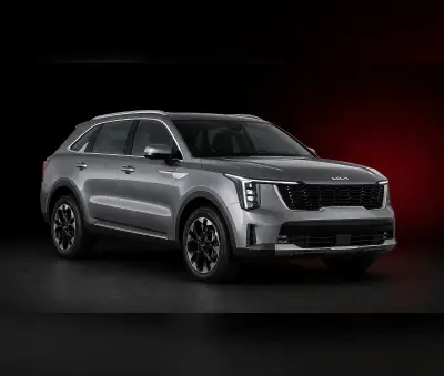 Dubai'de 2024 model Gri Kia Sorento kiralık