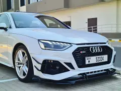 Alquiler de coches Audi A4 2022 en Dubái