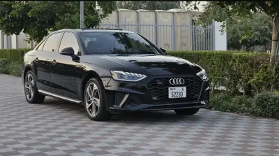 Siyah Audi A4 Kiralayın Dubai'de