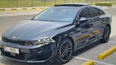 Dubai'de 2022 Model Kia K5 Kiralayın