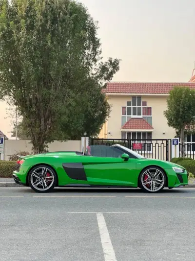 Dubai'de Audi R8 Cabriolet kiralık