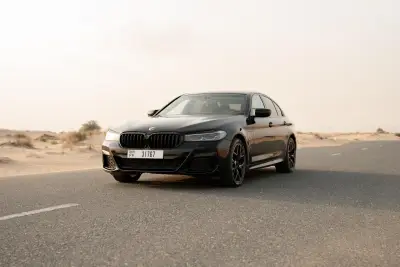 Dubai'de Siyah BMW M 430i Kiralık