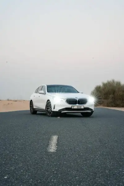 Dubai'de 2025 Model BMW M520i Kirala