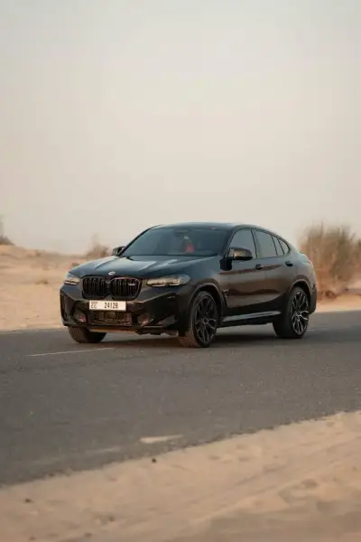 Dubai'de 2023 Model BMW X4 M Competition Araç Kiralama