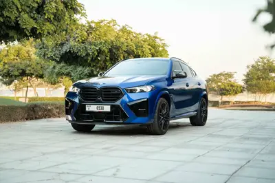 Dubai'de Mavi BMW X6 M Competition Kirala