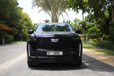 Dubai'de Cadillac Escalade Kirala