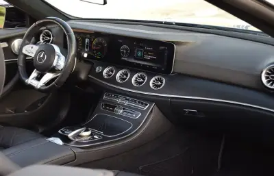 Mercedes E 53 Cabriolet Araç Kiralama Dubai'de