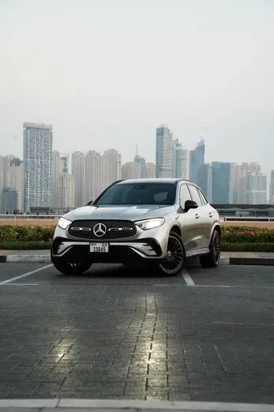 Dubai'de Mercedes GLC 300 kiralayın