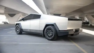 Dubai'da Tesla Cybertruck kiralayın