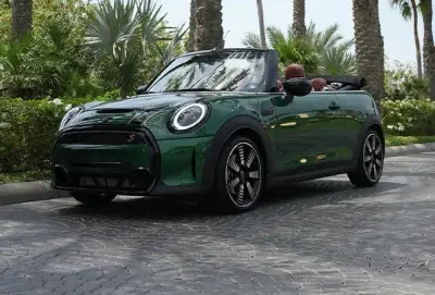 Dubai'de 2023 model MINI Cooper S Cabriolet Yeşil kiralık