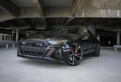 Dubai'de Kiralık Audi RS7 Siyah