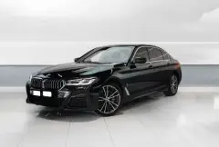 Dubai'de Siyah BMW 530Li Araç Kiralama