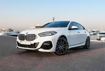 Dubai'de Beyaz BMW M235 Araç Kiralama