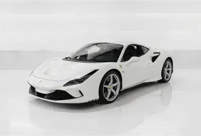 Dubai'de Beyaz Ferrari F8 Tributo Kirala