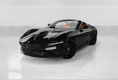 Dubai'da Siyah Ferrari Roma Spyder kiralayın