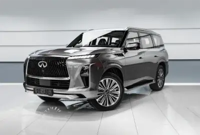 Dubai'de Gümüş Infiniti QX80 Kirala