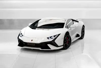 Dubai'de Beyaz Lamborghini Huracan Tecnica kiralayın