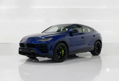 Dubai'de mavi Lamborghini Urus S kiralayın