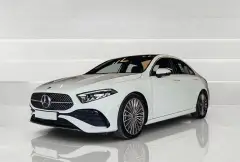 دبئی میں سفید Mercedes A 200 AMG کرایہ پر لیں