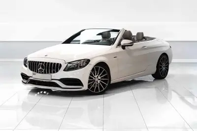 Dubai'de Kiralık Mercedes C300 Cabriolet Beyaz
