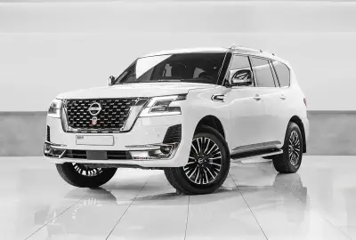 Dubai'de Nissan Patrol Beyaz kiralık