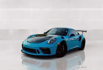 Dubai'de Kiralık Porsche GT3 RS Mavi