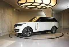 เช่ารถ Range Rover Vogue สีขาวในดูไบ