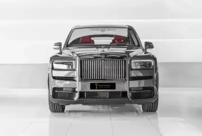 Dubai'de Gri Rolls Royce Cullinan kiralayın