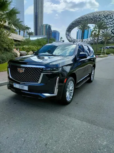 Dubai'de 2022 model Siyah Cadillac Escalade kiralık