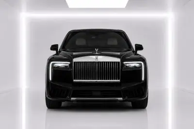 Dubai'de 2025 Model Siyah Rolls-Royce Cullinan Kirala
