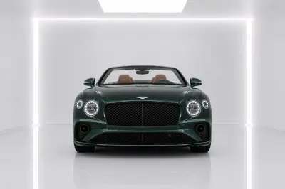 Dubai'de Bentley GTC Yeşil kiralık
