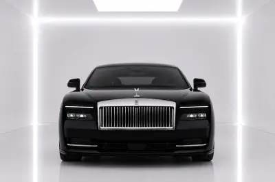 Dubai'de 2025 model Rolls-Royce Spectre Siyah kiralık