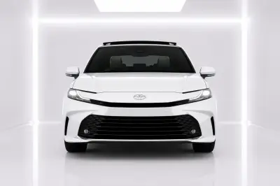 Dubai'da 2026 model Beyaz Toyota Camry GLE kiralayın