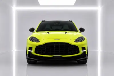 Dubai'da Kiralık Aston Martin DBX 707 Yeşil
