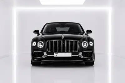 Dubai'da Siyah Bentley Flying Spur kiralayın