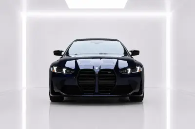 Dubai'de Mavi BMW M4 Competition Araç Kiralama