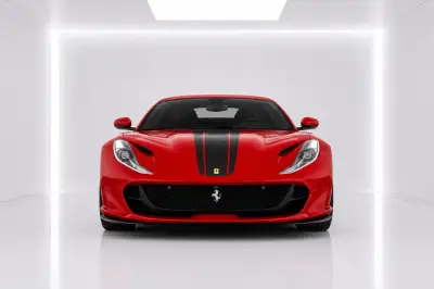 Dubai'de Kırmızı Ferrari 812 Superfast Kirala