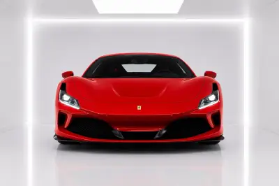 Dubai'de Kırmızı Ferrari F8 Tributo Kirala