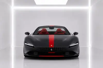 Dubai'de Ferrari Roma Spider Gri kiralık