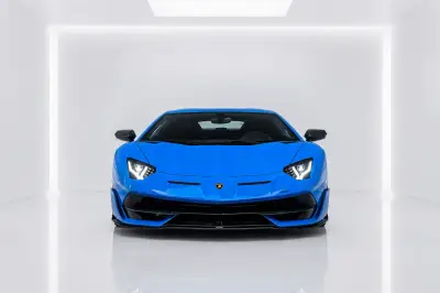 Dubai'de Mavi Lamborghini Aventador SVJ Kirala