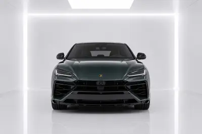 Dubai'de Yeşil Lamborghini Urus SE Kirala
