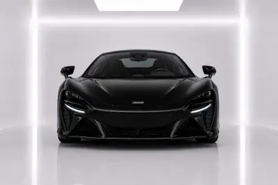 Dubai'de Siyah McLaren Artura kiralık