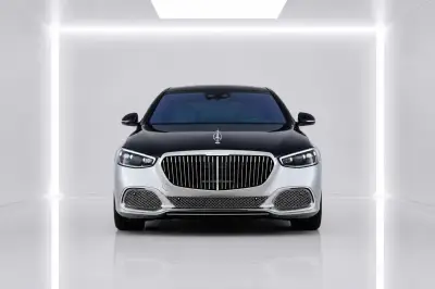 Dubai'de Gümüş Mercedes-Benz Maybach S680 Edition Kirala