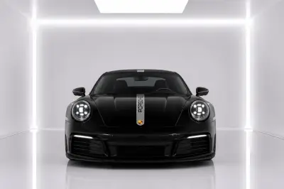 Dubai'de Kiralık Siyah Porsche 911 Carrera S