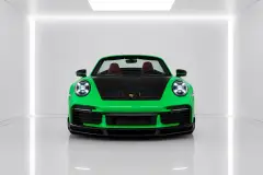Dubai'da Kiralık Yeşil Porsche 911 Turbo S