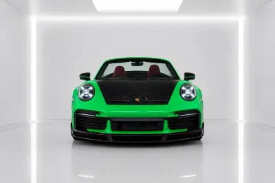 Dubai'da Kiralık Yeşil Porsche 911 Turbo S
