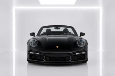 Dubai'de Siyah Porsche 911 Turbo S kiralayın